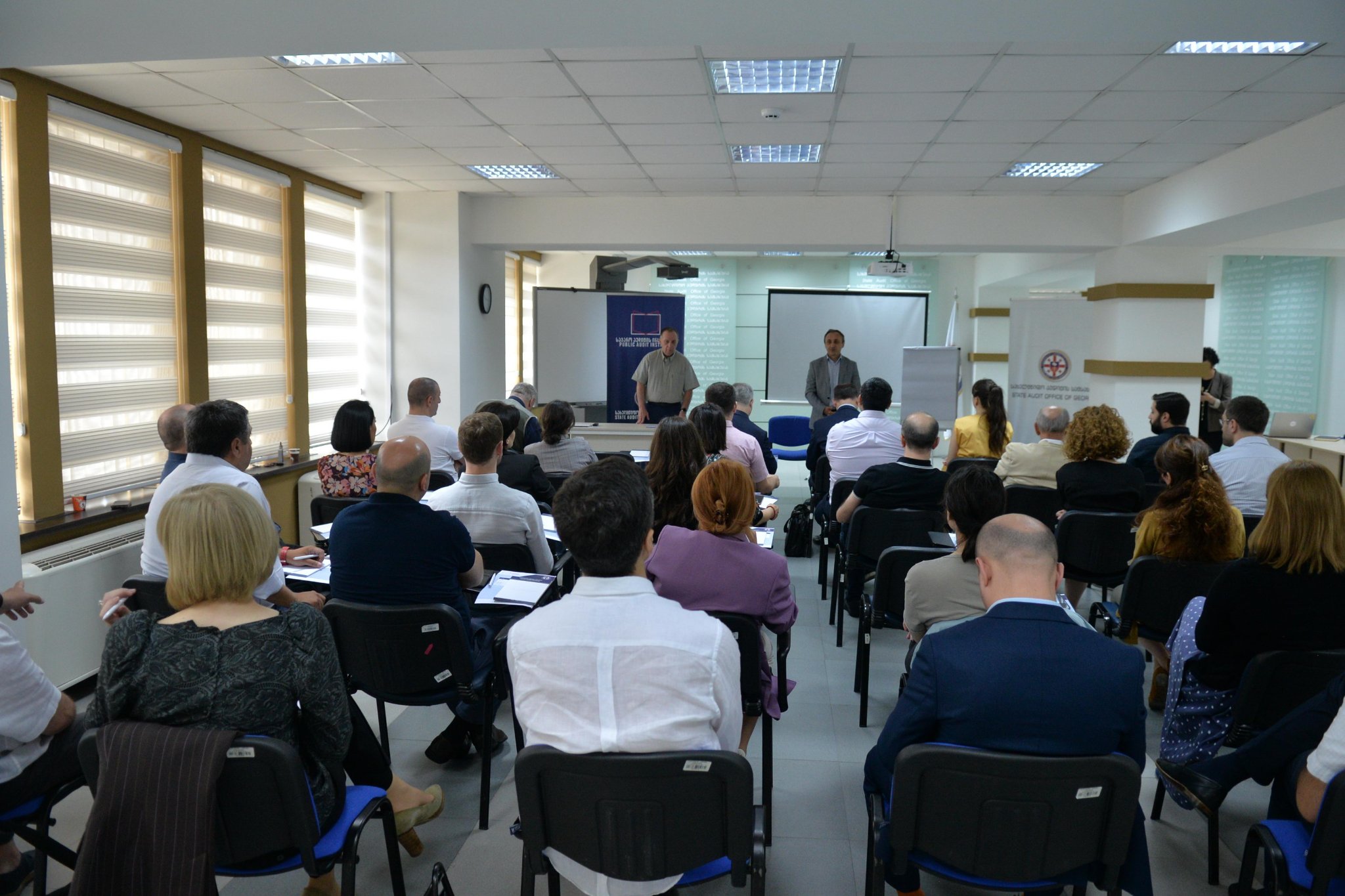 სემეკის თანამშრომლებისთვის „ურთიერთობების ფსიქოლოგიაზე“ ლექცია გაიმართა 